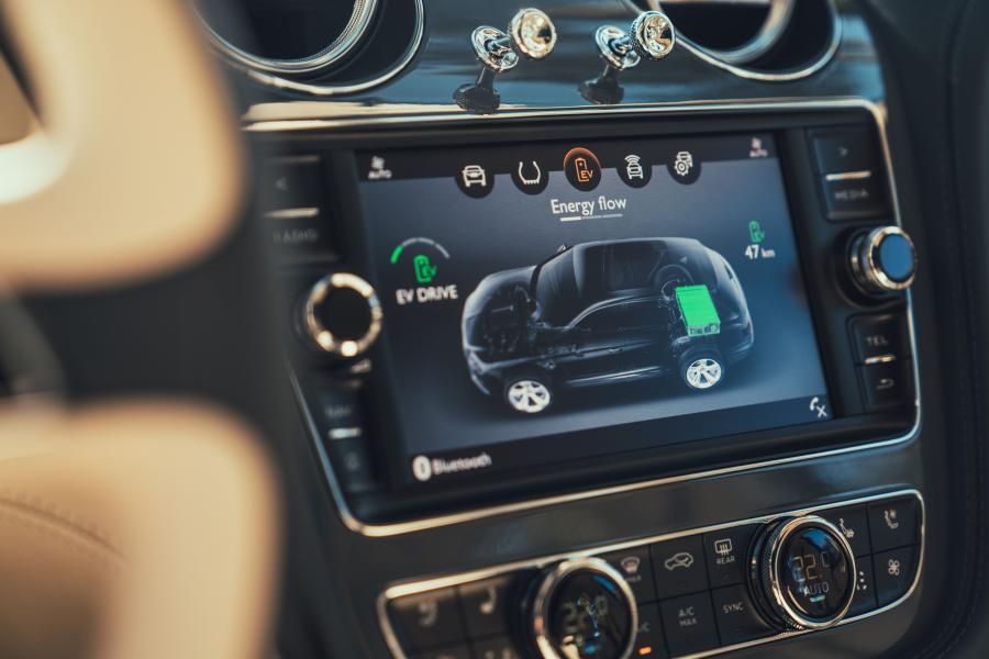 Детали интерьера Bentley Bentayga Hybrid 2018 года  (WW) (фото 26 из 45)